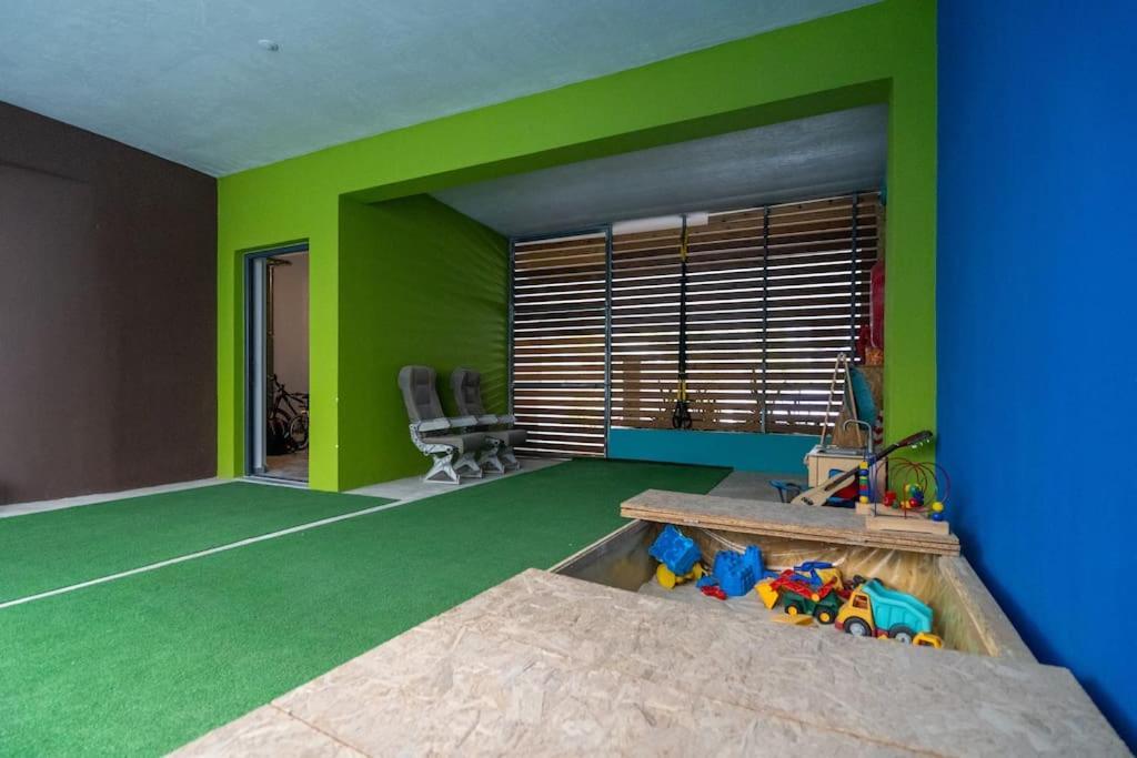 Central, Parking, Play Area, 1Km To The Sea Heraklion  Exterior photo